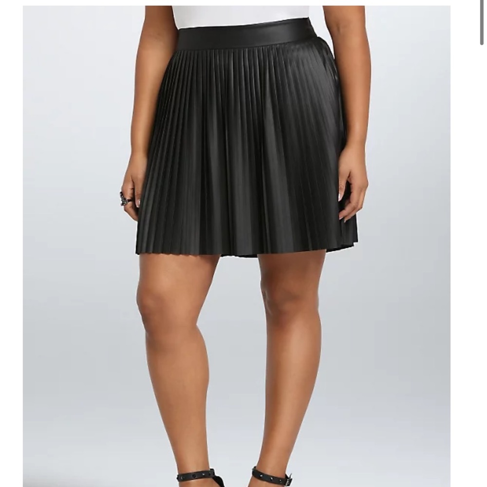 Faux leather pleated skater skirt size 4 torrid